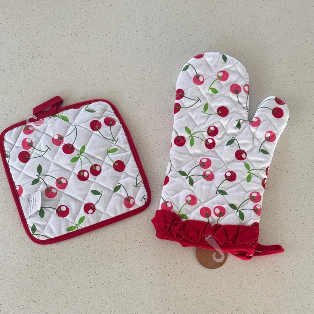 Whim Cherry Delight 🍒Oven Mitt and Pot Holder Set - NWT